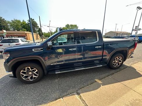 Used 2022 GMC Sierra 1500 SLT w/ SLT Premium Plus Package AWD/4WD image 4