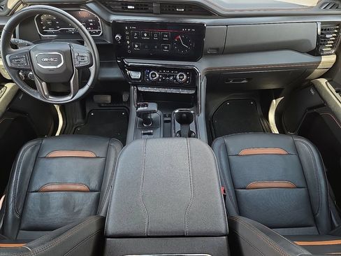 Used 2023 GMC Sierra 1500 AT4 w/ AT4 Premium Package AWD/4WD image 9