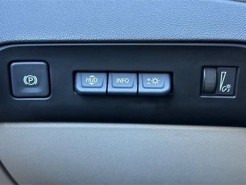 Used 2023 Buick Enclave Avenir w/ Avenir Technology Package image 45