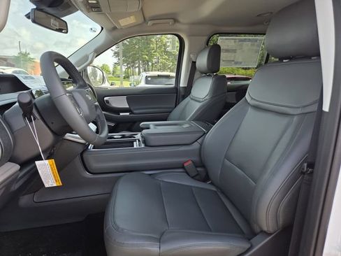 New 2026 Ford Expedition Active RWD image 10