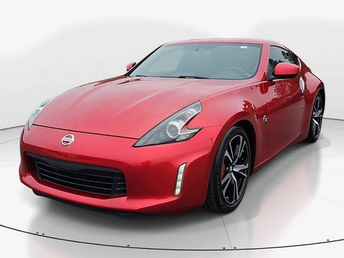 Used 2020 Nissan 370Z Coupe RWD image 11