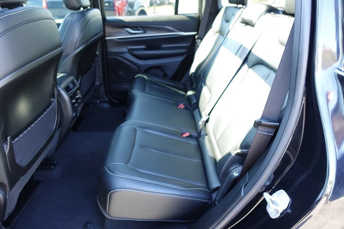 Used 2024 Jeep Grand Cherokee Limited w/ Black Appearance Package AWD/4WD image 24