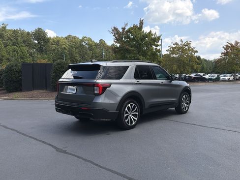 Used 2025 Ford Explorer ST-Line RWD image 3
