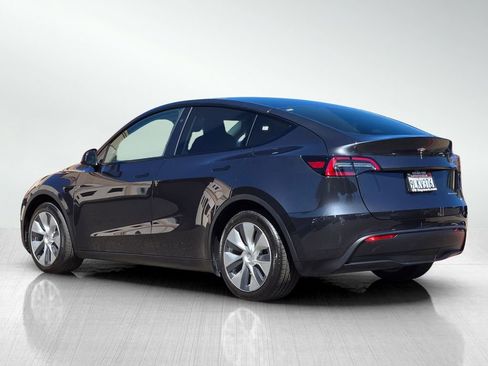Used 2024 Tesla Model Y Long Range AWD/4WD image 7