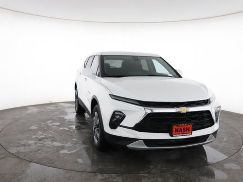 Used 2025 Chevrolet Blazer LT FWD image 3