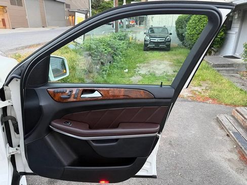 Used 2014 Mercedes-Benz GL 350 BlueTEC 4MATIC image 42
