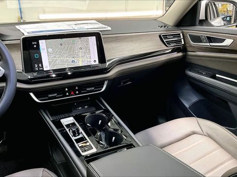 New 2026 Volkswagen Atlas SEL image 9