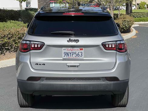 Used 2023 Jeep Compass Latitude image 12