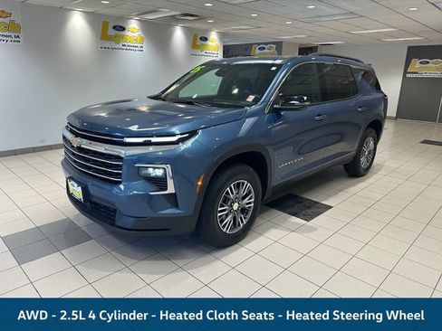 Used 2025 Chevrolet Traverse LT AWD/4WD image 2