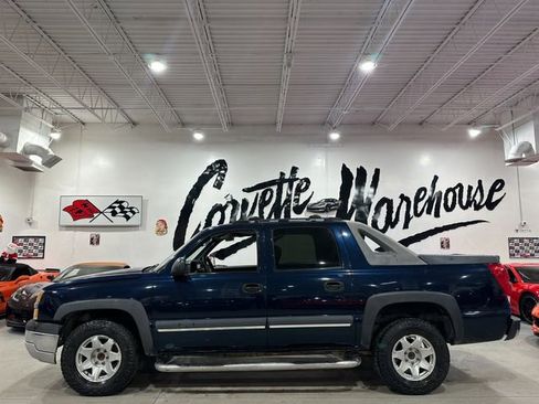 Used 2004 Chevrolet Avalanche 2WD image 2