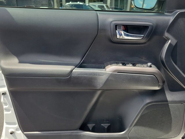 Used 2018 Toyota Tacoma TRD Sport RWD image 14