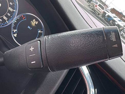 Used 2015 Cadillac Escalade Premium image 22