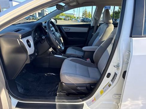 Used 2018 Toyota Corolla LE FWD image 14