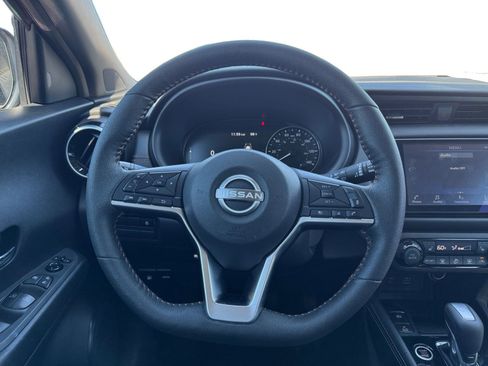 Used 2023 Nissan Kicks SR w/ SR Premium Package FWD image 13