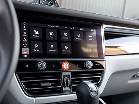 Certified 2026 Porsche Macan S AWD/4WD image 25