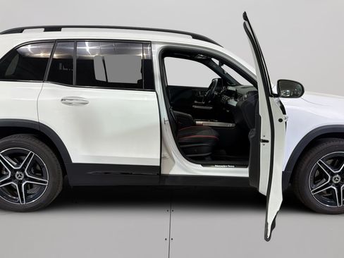 Used 2025 Mercedes-Benz GLB 250 image 17