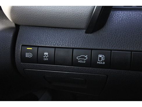 Used 2022 Toyota Camry LE image 23