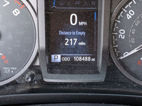 Used 2018 Toyota Tacoma TRD Off-Road image 17