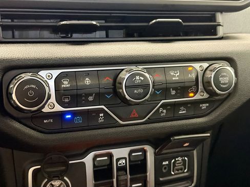 Used 2024 Jeep Wrangler Unlimited AWD/4WD image 10