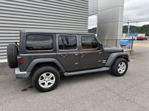 Used 2019 Jeep Wrangler Unlimited Sport S AWD/4WD image 3