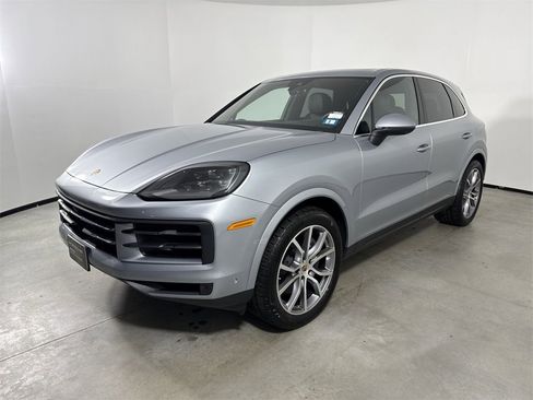 Certified 2025 Porsche Cayenne image 1