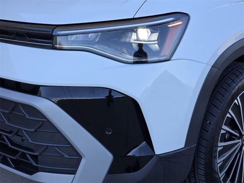 Used 2025 Volkswagen Taos SE image 6