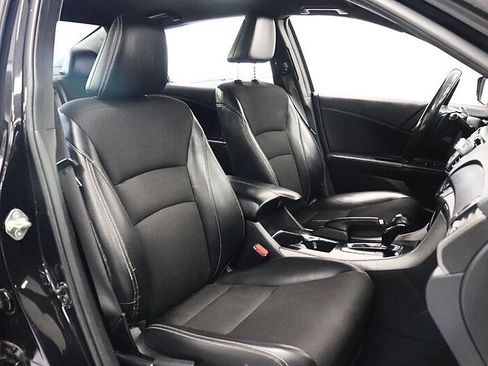 Used 2017 Honda Accord Sport image 13