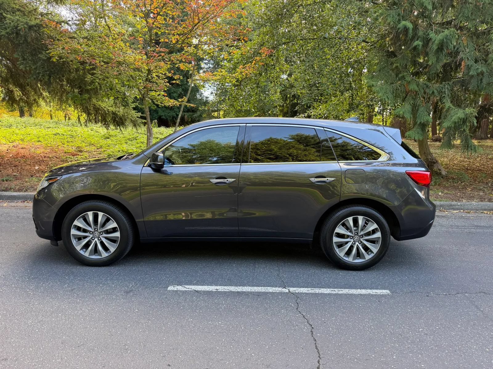 Used 2014 Acura MDX w/ Technology Package AWD/4WD image 2