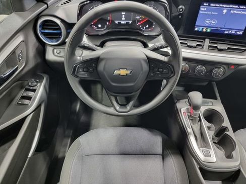 Certified 2025 Chevrolet Trax LS w/ LS Convenience Package FWD image 24