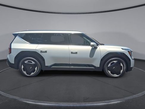 Used 2024 Kia EV9 Land AWD/4WD image 5