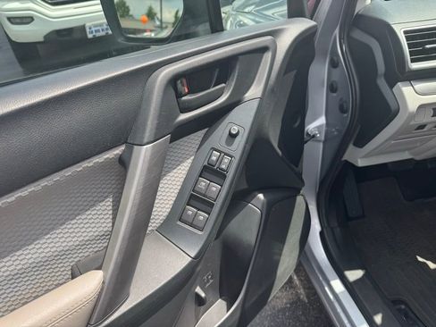 Used 2018 Subaru Forester 2.5i AWD/4WD image 14
