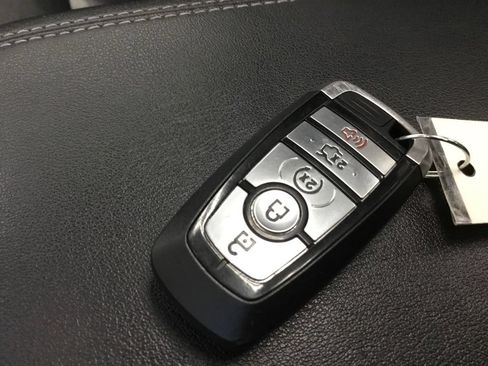 Used 2019 Ford Edge Titanium w/ Equipment Group 301A AWD/4WD image 25
