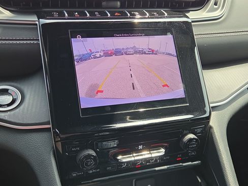 Used 2025 Jeep Grand Cherokee Laredo RWD image 23