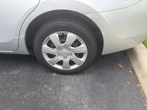 Used 2015 Toyota Corolla LE FWD image 5