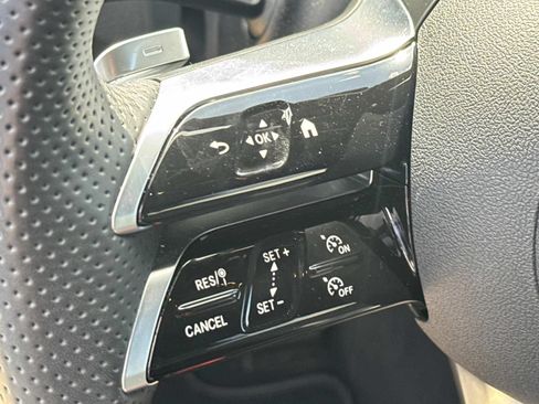 Used 2026 Mercedes-Benz GLC 300 4MATIC image 23