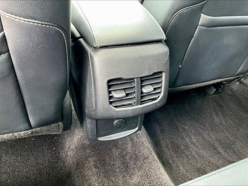 Used 2017 Ford Fusion SE w/ Fusion SE Technology Package FWD image 10