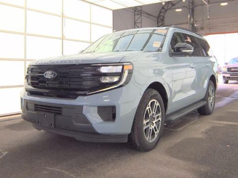 Used 2025 Ford Expedition Active AWD/4WD image 5
