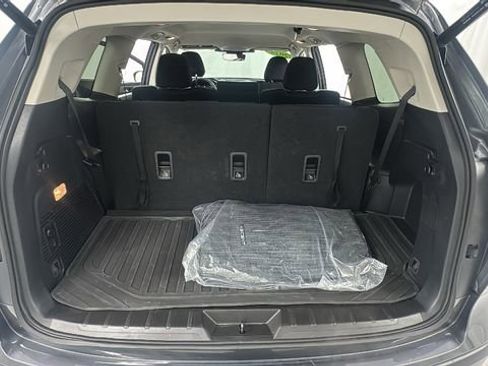 Used 2024 Subaru Ascent Premium w/ Convenience Package image 16