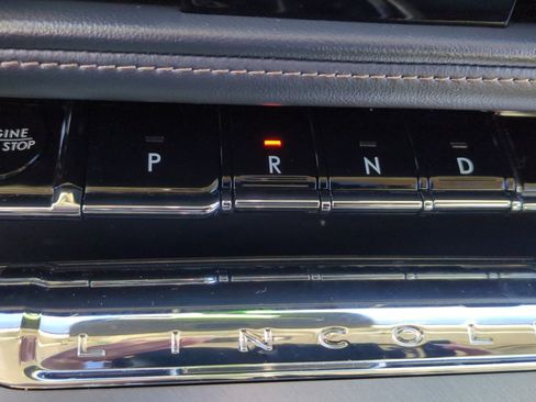 Used 2025 Lincoln Aviator 2WD image 27