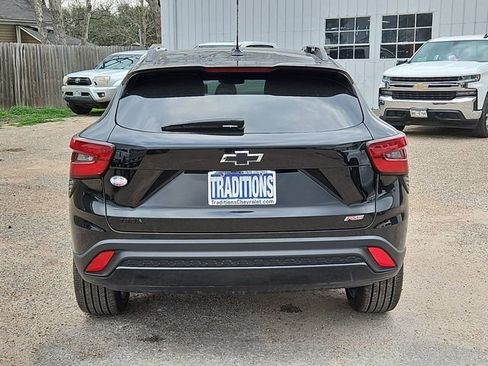 Certified 2024 Chevrolet Trax RS w/ Sunroof Package image 40