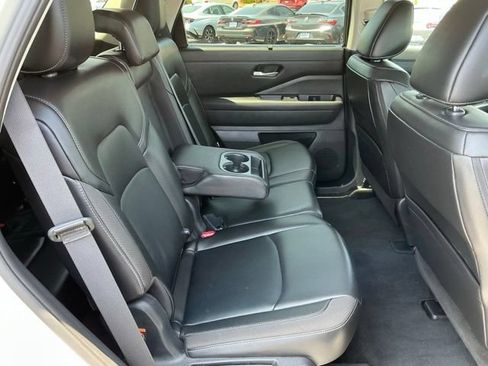 Used 2025 Nissan Pathfinder SL AWD/4WD image 22
