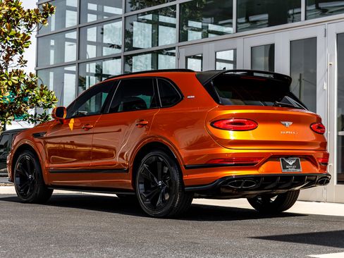Used 2021 Bentley Bentayga image 14