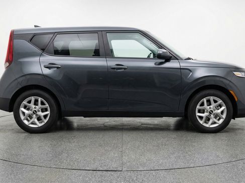 Used 2025 Kia Soul LX w/ LX Technology Package FWD image 11