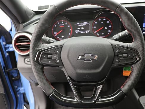 Used 2024 Chevrolet Trax RS w/ Sunroof Package image 18