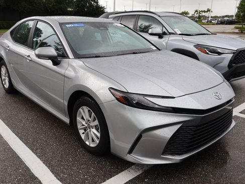 Used 2026 Toyota Camry LE FWD image 5