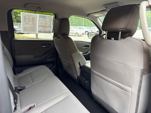 Used 2022 Nissan Frontier SV RWD image 41