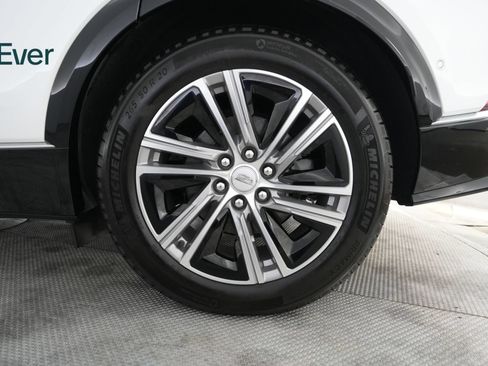 Used 2024 Cadillac Lyriq Luxury w/ LPO, Floor Liner Package AWD/4WD image 9