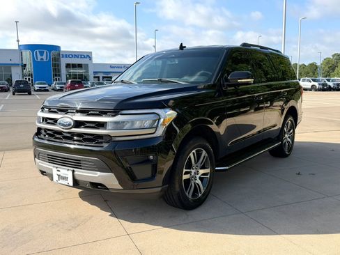 Used 2023 Ford Expedition XLT AWD/4WD image 3