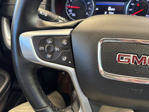 Used 2024 GMC Terrain SLT image 24