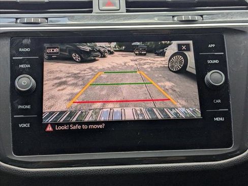 Used 2022 Volkswagen Tiguan SE image 14